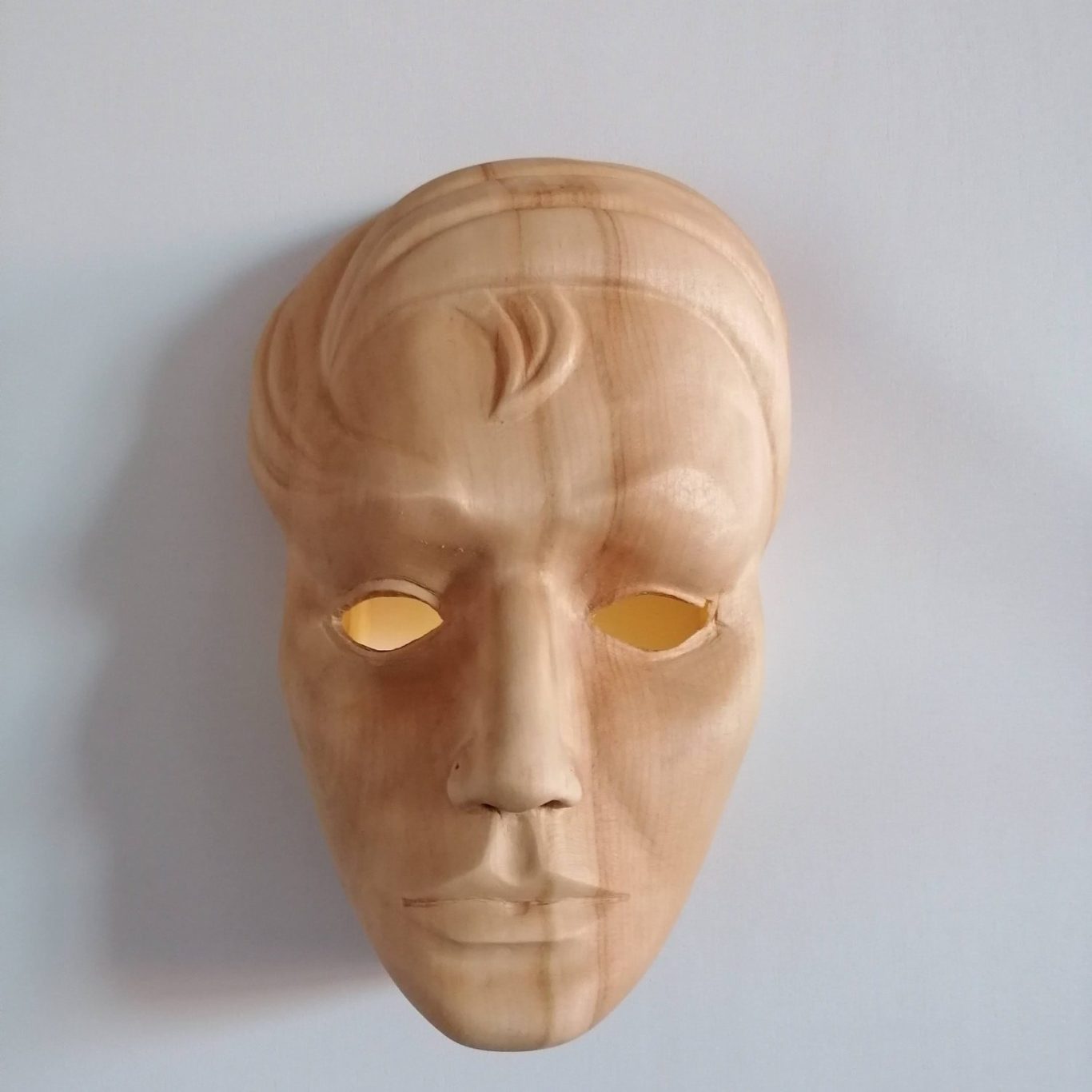 Maske Melitta Lindenholz